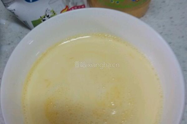 牛奶炖鸡蛋的做法图解2
