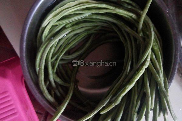麻酱豆角的做法图解1