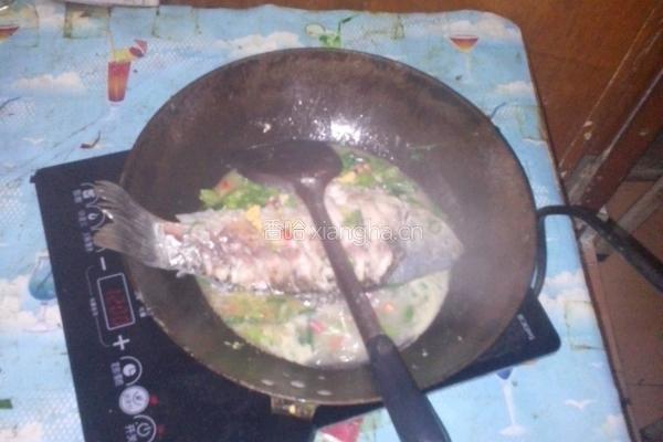 青椒红烧鱼的做法图解5