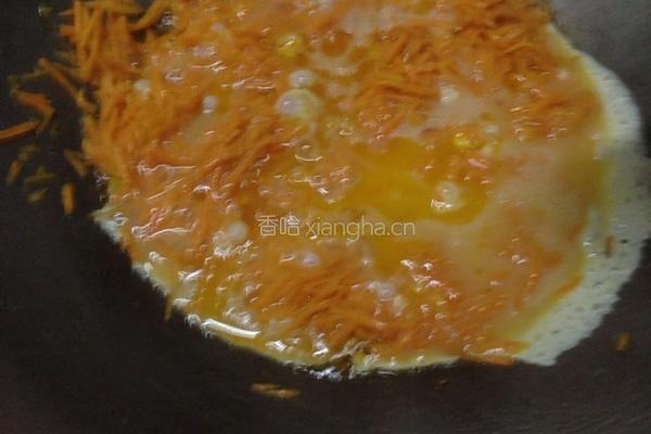 红萝卜炒鸡蛋的做法图解4