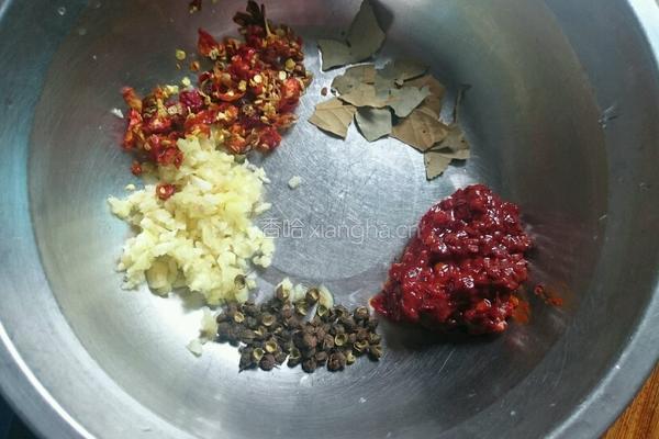红薯粉蒸肉的做法图解2