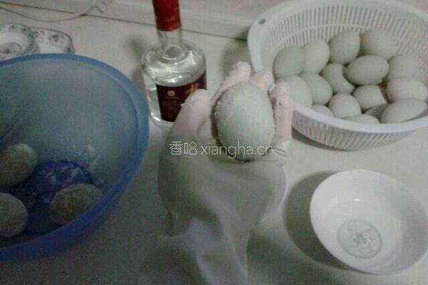 盐鸭蛋的做法图解3