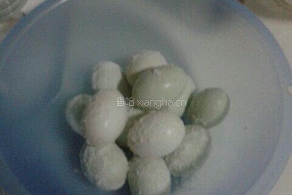 盐鸭蛋的做法图解4