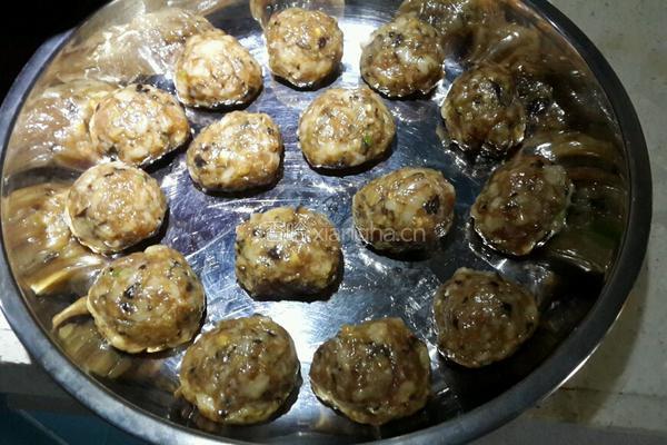 香菇肉丸子的做法图解5