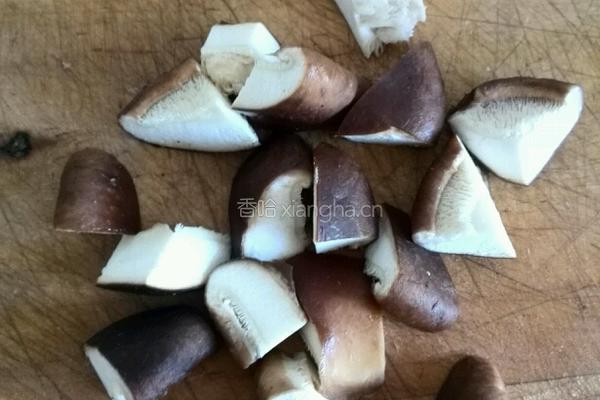家常土豆香菇炖排骨的做法图解2