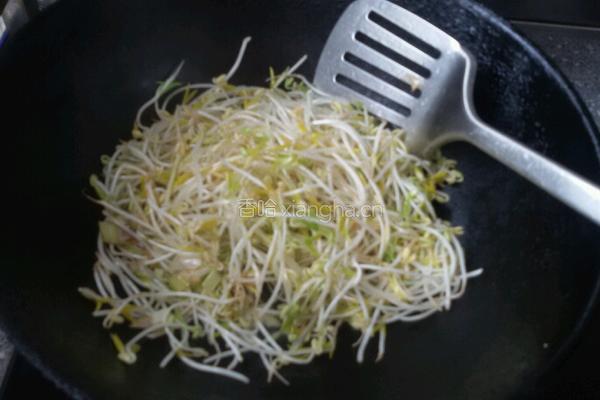 醋炒绿豆芽的做法图解4