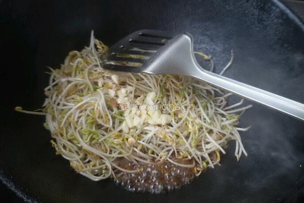 醋炒绿豆芽的做法图解5