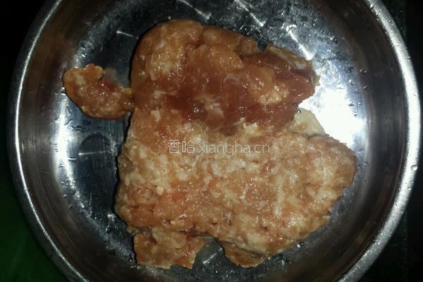 瘦肉葱煎蛋的做法图解1