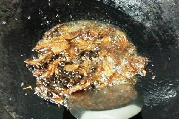 豆豉鲮鱼炒油麦菜的做法图解2