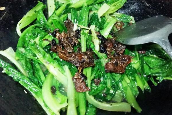 豆豉鲮鱼炒油麦菜的做法图解3