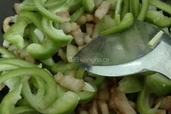 甜椒木耳炒肉的做法图解4