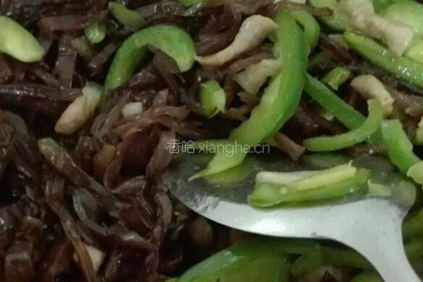 甜椒木耳炒肉的做法图解5