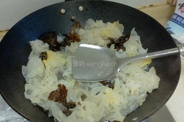 凉拌银耳的做法图解2