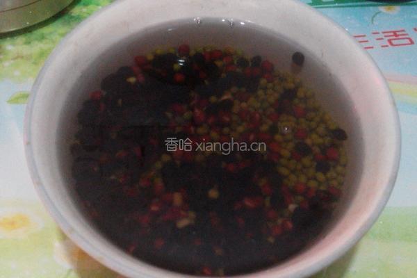 三豆汤的做法图解1