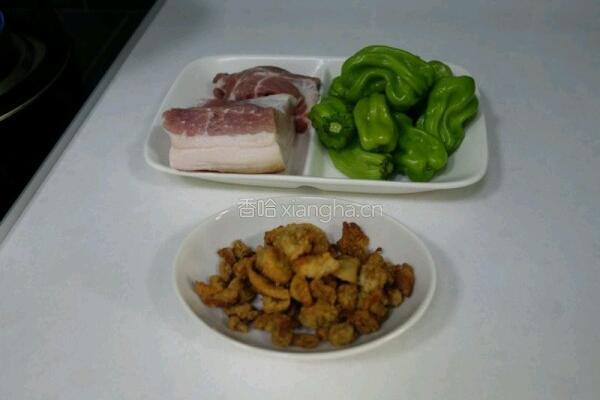 辣椒炒肉的做法图解2