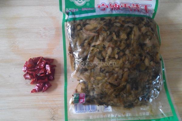 雪菜炒毛豆的做法图解2