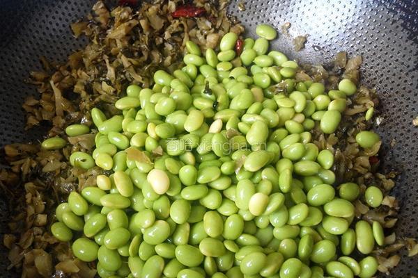 雪菜炒毛豆的做法图解5
