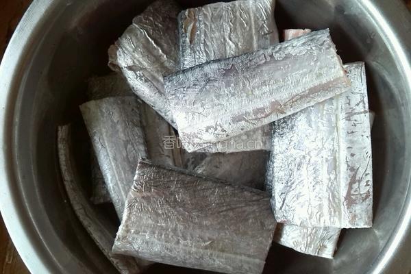 红烧带鱼段的做法图解1