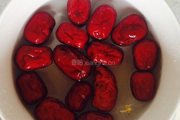 红枣银耳汤的做法图解1
