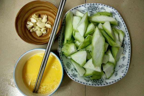 丝瓜炒蛋的做法图解1