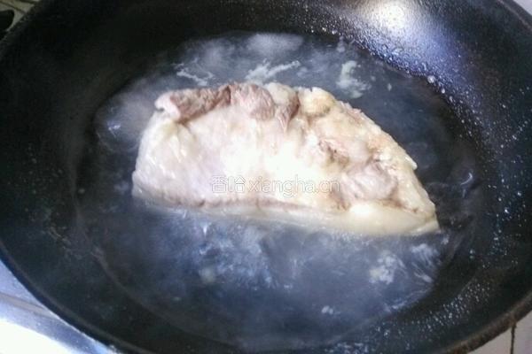 青椒回锅肉的做法图解1