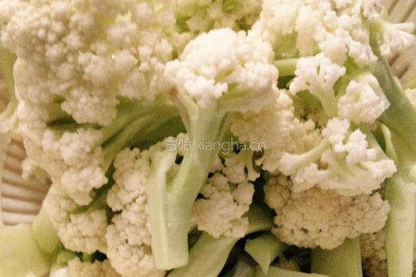 香肠炒花菜的做法图解2