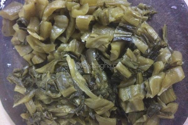 猪肉煲咸菜的做法图解3