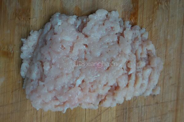 胡萝卜肉馅饺子的做法图解2