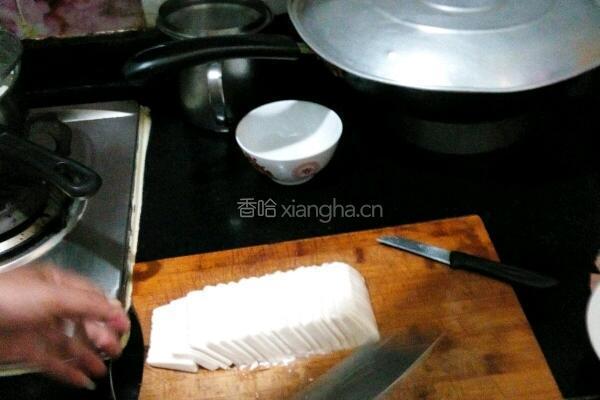 皮蛋榨菜拌豆腐的做法图解2