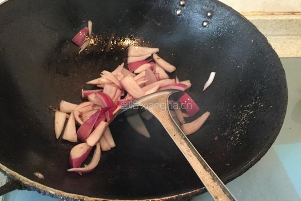 洋葱青椒牛里脊盖饭的做法图解2