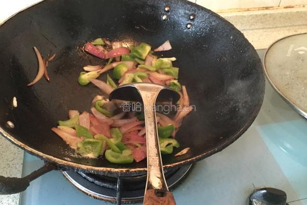 洋葱青椒牛里脊盖饭的做法图解3