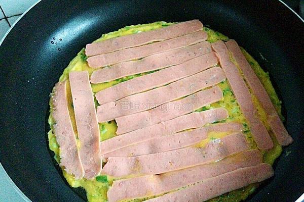 火腿肠鸡蛋饼的做法图解6