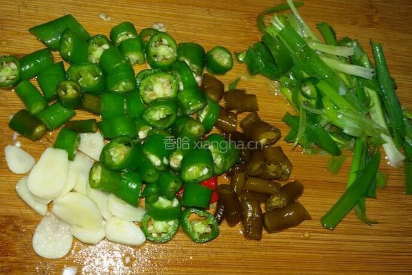 淋白菜青瓜的做法图解1