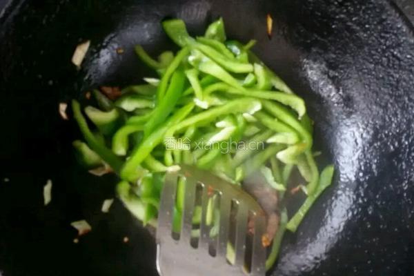 青椒炒肉丝的做法图解7