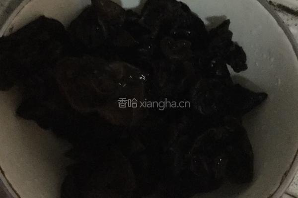 西红柿木耳炒茄子的做法图解3