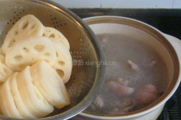 猪蹄炖莲藕的做法图解6
