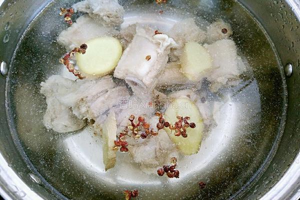 土豆炖排骨的做法图解3