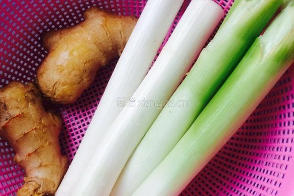香菇猪肉水饺的做法图解2