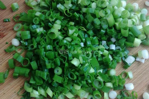 东北芹菜猪肉饺子的做法图解2