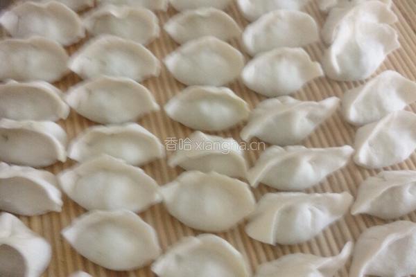 东北芹菜猪肉饺子的做法图解8