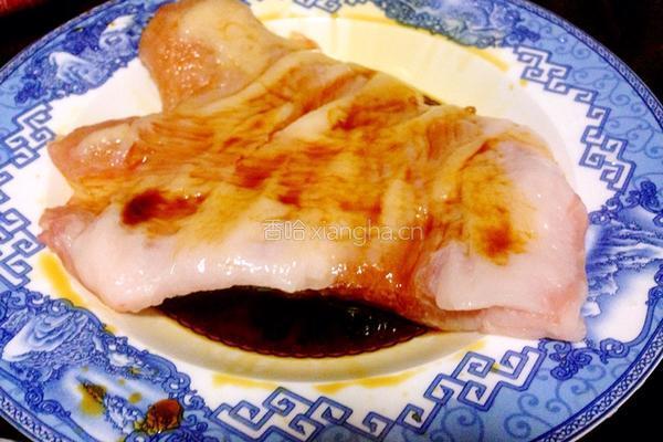 椒盐猪颈肉的做法图解2