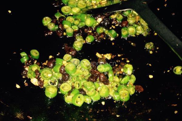 豉香青椒蕹菜杆的做法图解6