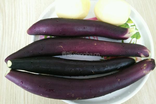 茄子炖土豆的做法图解1
