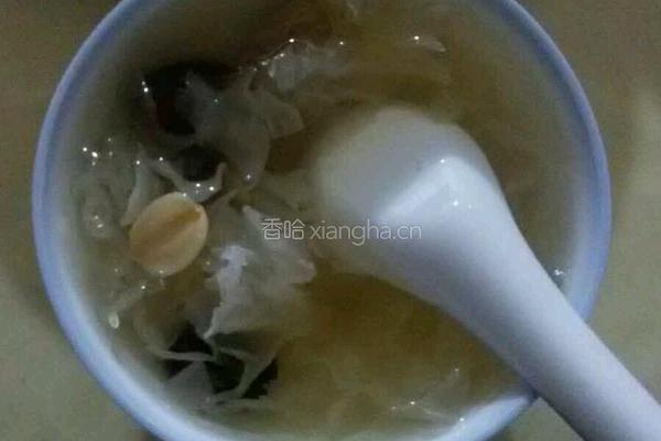 银耳莲子羹的做法图解5