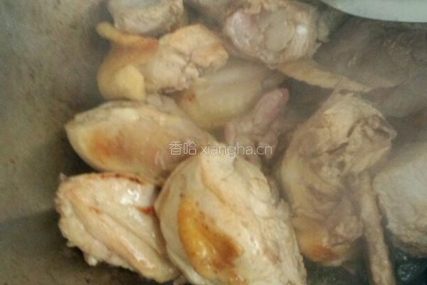 红酒炖鸡的做法图解1