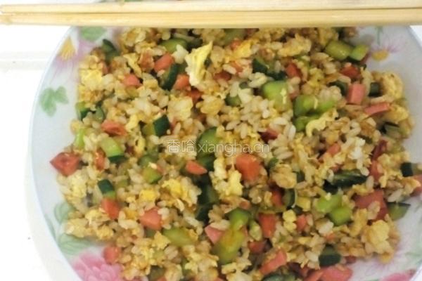 黄瓜火腿蛋炒饭的做法图解6