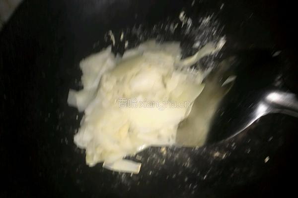 酸笋炒花甲的做法图解3