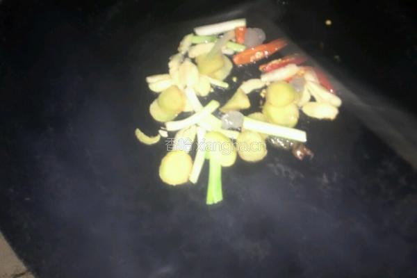 酸笋炒花甲的做法图解4