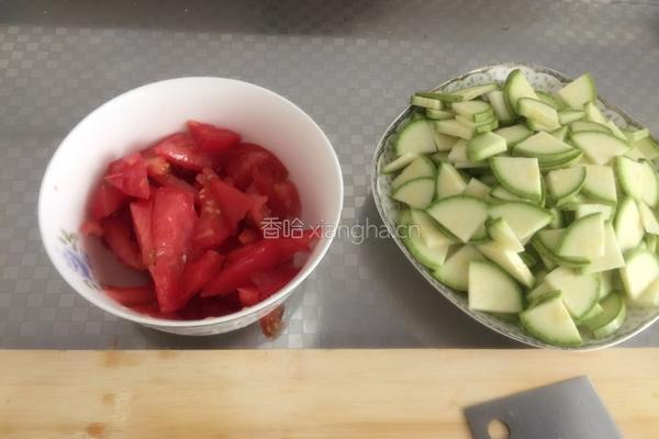 麻辣豆腐，西葫芦的做法图解2