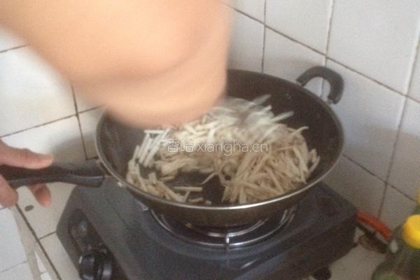 杏狍菇炒肉的做法图解4